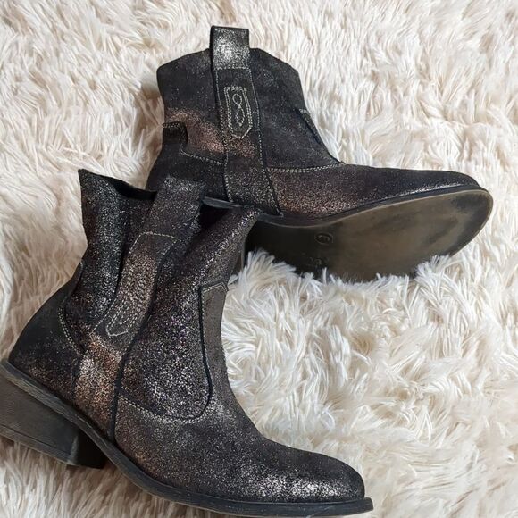 Charles by Charles David Silver Metallic Leather Booties Size 5 - Picture 4 of 9